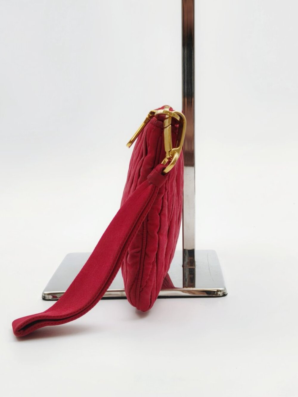 Miu Miu Matelassé Red cloth Wristlet Clutch Pouch Gold Hardware - Picture 6 of 11